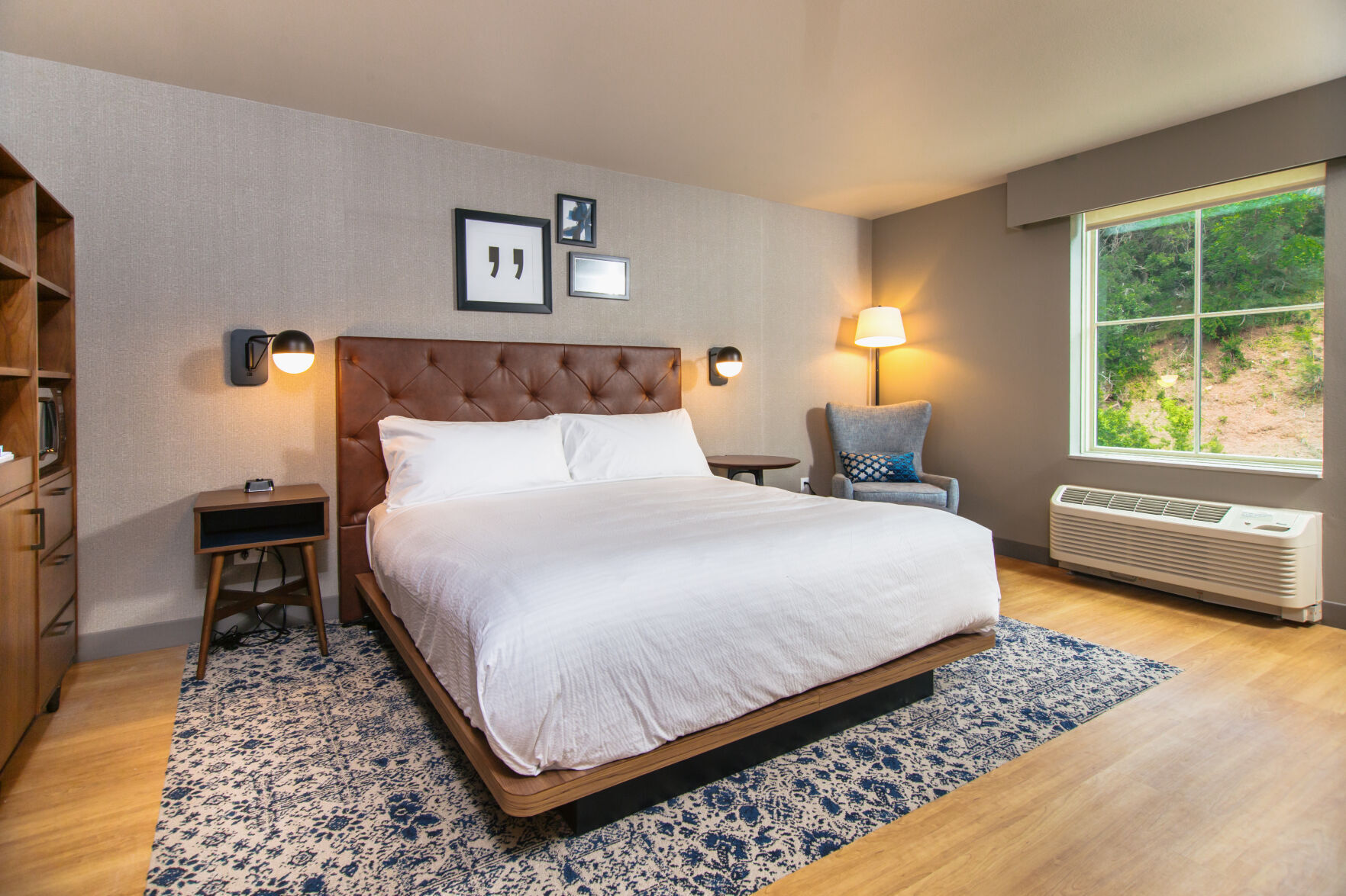 Tin Lizzie Four Points Room.jpg